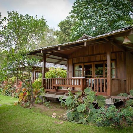 Gardenia Country Inn Tomohon Экстерьер фото